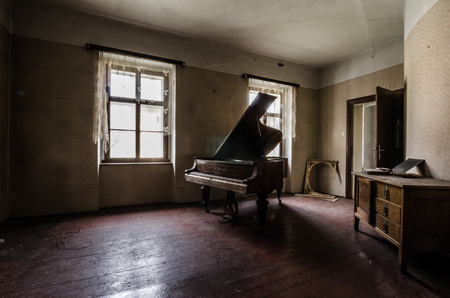 piano in wood in an old roomの写真素材