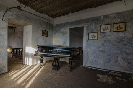 old piano and sunbeams in abandoned houseのeditorial素材