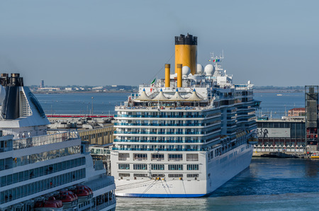 high ship cruising in the harborのeditorial素材