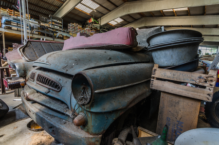 Old car and parts in a big hallのeditorial素材