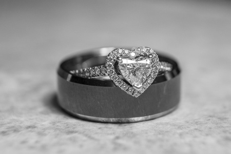 Wedding ring macro close upの写真素材