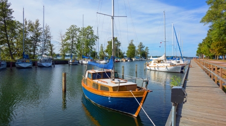 A picture of sailboats in the summer, docked in the harbor of an archipelago の写真素材