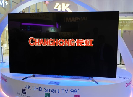 IFA 2015 Berlin, Germany - Changhong 98 "4K TVのeditorial素材