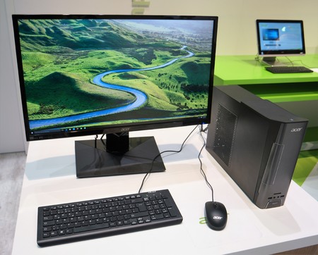 IFA 2015 Berlin, Germany - Acer PC with UHD minitorのeditorial素材
