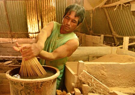 Chaturaphak Phiman District, Roi Et Province, ThailandJune 19 2019 The workers in the incense factory are working like hedgehogs.のeditorial素材