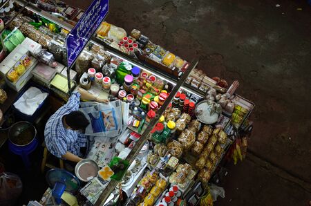 CHIANG MAI, THAILAND - NOVEMBER 1: Unidentified people at Warorot market , on November 1, 2011, in Warorot Market, Chiang Mai, Thailand.のeditorial素材