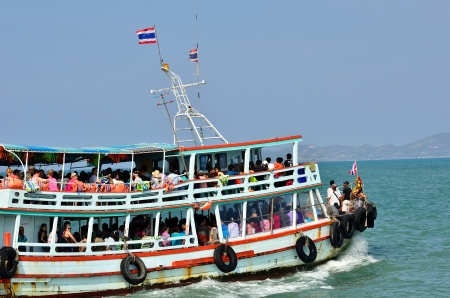 CHONBURI, THAILAND - MAY 1: Unidentified boat and people at Koh Sichang on May 1, 2012 in Chonburi, Thailand. Koh Sichang is an island located in the area underneath of gulf of Thailand.のeditorial素材