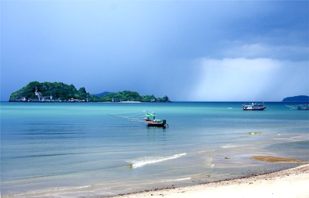 Fisherm  Boat Floating on Blue Sky の写真素材