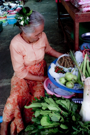 Lifestyle of Myanmar People. Old style Market or Grocery sell food, meat, fish, vegetable,canned food,tobacco leaf, garment, gold, gem, electronic, computer, mobile and etc. People still wear sarong. woman make up with Tanaka or Thanaka Powder.のeditorial素材