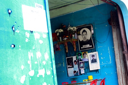 Lifestyle of Myanmar People still wear sarong and worship Buddhism.House Much have Aung San Suu Kyi on the wall.のeditorial素材