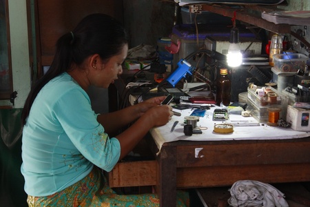 Lifestyle of Myanmar People. Old style Market or Grocery sell food, meat, fish, vegetable,canned food,tobacco leaf, garment, gold, gem, electronic, computer, mobile and etc. People still wear sarong. woman make up with Tanaka or Thanaka Powder. のeditorial素材