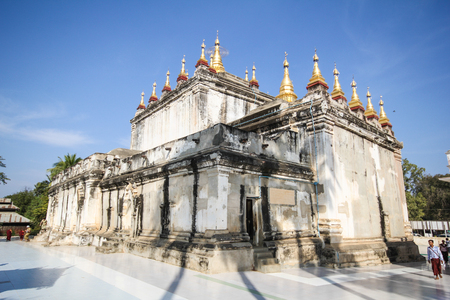Manuha temple, Bagan, Myanmarのeditorial素材