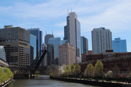 Chicago river and buildings