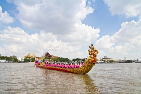 BANGKOK, THAILAND, OCTOBER,25,2012 - The Royal Barge Procession Exercises on the occasion for Royal Kathin ceremony which will take place at Wat Arun Ratchavararam,October 25,2012 in Bangkok,Thailandのeditorial素材