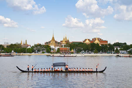 BANGKOK, THAILAND, OCTOBER,25,2012 - The Royal Barge Procession Exercises on the occasion for Royal Kathin ceremony which will take place at Wat Arun Ratchavararam,October 25,2012 in Bangkok,Thailandのeditorial素材