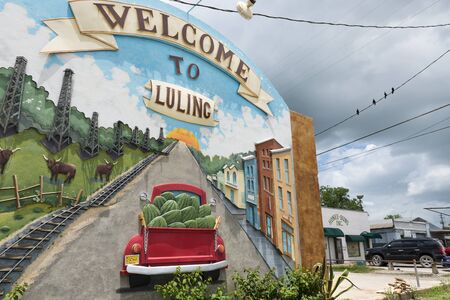 Luling, Texas - June 6, 2014: Detail of a welcome mural in the city of Lulin in Texas, USAのeditorial素材
