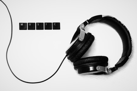 Headphones isolated love music backgroundの写真素材