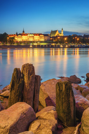 Warsaw Riverside and Royal Palace at Sunset - Polandのeditorial素材