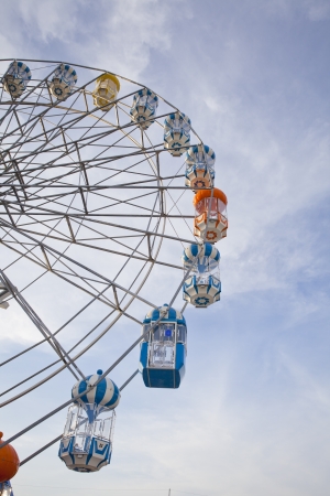 THAILAND CHA-AM PETCHBURI PROVINCE  MAY 05, 2013 : Many people on Ferris wheel in The Santorini Park, Thailand newest an amusement and shopping park at Cha-Am. on May 05, 2013のeditorial素材