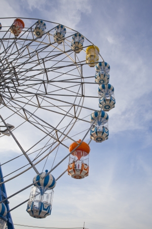 THAILAND CHA-AM PETCHBURI PROVINCE  MAY 05, 2013 : Many people on Ferris wheel in The Santorini Park, Thailand newest an amusement and shopping park at Cha-Am. on May 05, 2013のeditorial素材