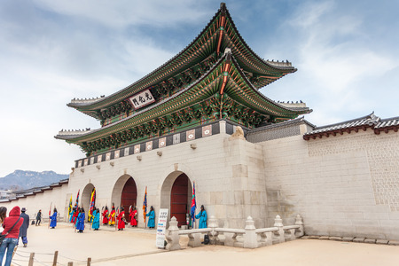 SEOUL, SOUTH KOREA - MARCH 08   Early morning tourists start to flock at Gyeongbokgung palace on March 08,2014 in Seoul, Korea  It is the largest palace of the South Korea built by the Joseon Dynasty のeditorial素材