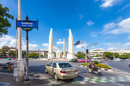 Bangkok - September 23, Traffic jam around Democracy Monument in during the day, (To date, not a political rally) good weather, September 23, 2014 in Bangkok.のeditorial素材
