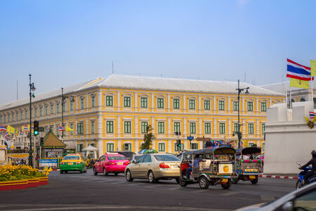 BANGKOK,THAILAND DEC 12: Traffic in front of Ministry of the Interior building, on DECEMBER 12, 2014 in Bangkok, Thailand.のeditorial素材