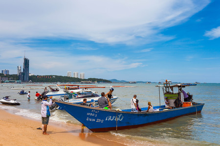 PATTAYA THAILAND  MAY 2 : Longtail boat will take visitors out to visit Pattaya Bay on May 2 2015 near the Lambaleehai harbor Pattaya Thailandのeditorial素材