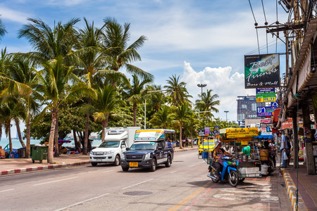 PATTAYA THAILAND  MAY 2 : road and traffic in front of sea Pattaya. on May 2 2015 Pattaya Thailandのeditorial素材