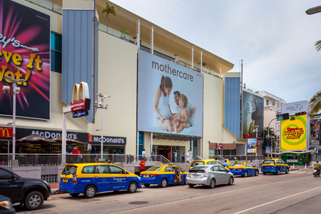 PATTAYA THAILAND  MAY 2 : taxi on the street in front of The Royal Grand Plaza Departmentstore Pattaya. on May 2 2015 Pattaya Thailandのeditorial素材