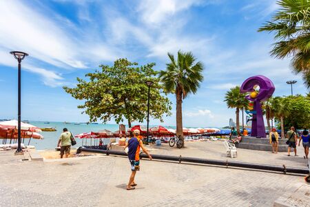 PATTAYA THAILAND  MAY 2 : Walkway in front of sea Pattaya. on May 2 2015 Pattaya Thailandのeditorial素材