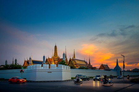BANGKOK,THAILAND APR 8: Traffic outside The grand palace (Wat Pra Kaew) in the twilight time, on APRIL 8, 2016 in Bangkok, Thailand.のeditorial素材