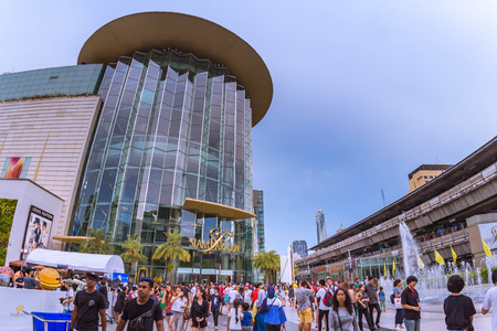 BANGKOK - APRIL 8, 2017 : Siam Paragon is a one of modern Shopping mall in Bangkok Thailand. on April 8, 2017.のeditorial素材