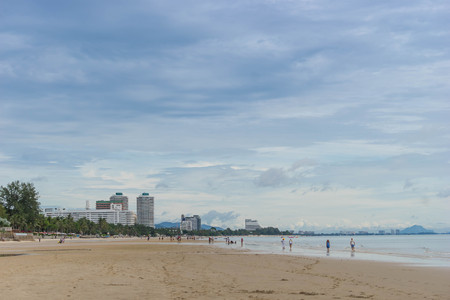 HUA HIN, THAILAND - MAY 28, 2017: Unidentified people doing activities on the beach at Hua hin beach of Thailand.のeditorial素材