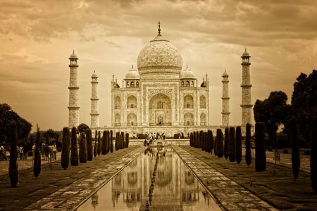 very famous indian monument taj mahal backgroundの写真素材
