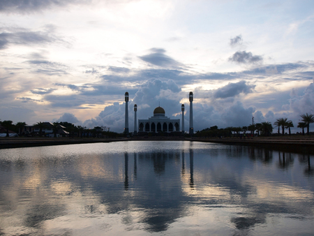 The beautiful cloud with sky over The Central Mosque of Songkhla (Central Masjid of Songkhla) before sunsetのeditorial素材