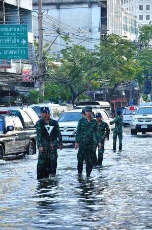BANGKOK, THAILAND - NOVEMBER 04 : Heavy flooding from monsoon rain in Ayutthaya and north Thailand arriving in Bangkok on November 04,2011 Bangkok, Thailand, At Senanikom 2 Paholyothin Rd.のeditorial素材