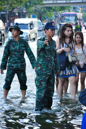 BANGKOK, THAILAND - NOVEMBER 04 : Heavy flooding from monsoon rain in Ayutthaya and north Thailand arriving in Bangkok on November 04,2011 Bangkok, Thailand, At Senanikom 2 Paholyothin Rd.のeditorial素材