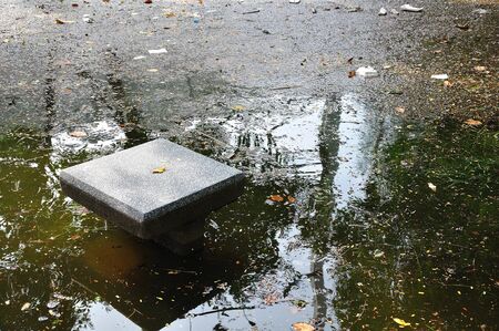 BANGKOK, THAILAND - NOVEMBER 05 : Heavy flooding from monsoon rain in Ayutthaya and north Thailand arriving in Bangkok on November 05,2011 Bangkok, Thailand,At Ladprao junction,Paholyothin & Ladprao Rd.のeditorial素材