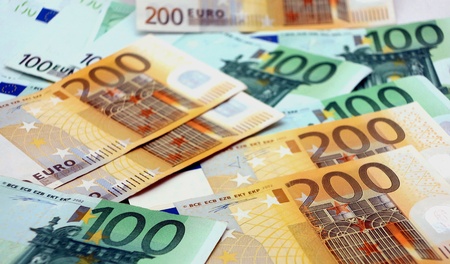 background euros many