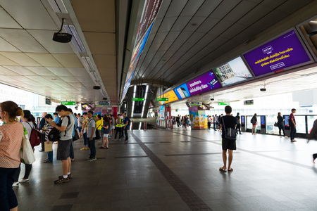 BANGKOK, THAILAND - March 12, 2016: Peoples standing in lines waiting for BTS sky train.のeditorial素材