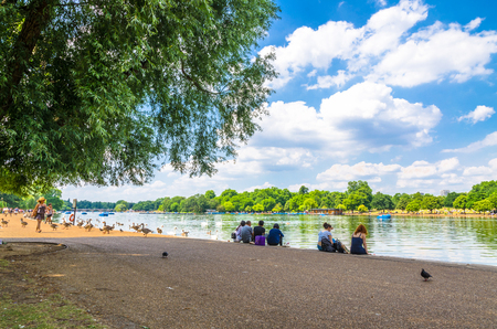 Tourists at the Serpentine in Hyde Park, Londonのeditorial素材