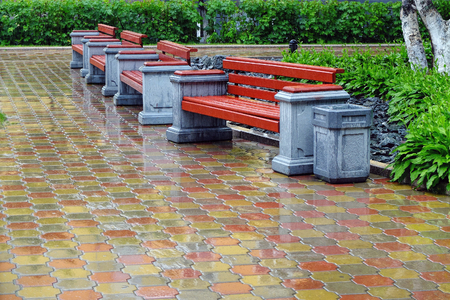 empty bench in the rain in the parkの写真素材