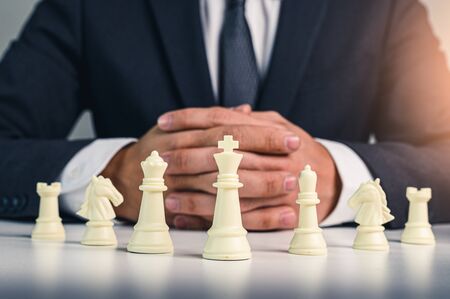 the abstract image of the black and white chess king face to face on the chess board. the concept of strategy, intelligence and education.の写真素材