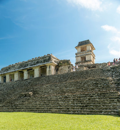 PALENQUE, MEXICO - NOVEMBER 29: Unidentified people explore the mayan temple ruins on November 29, 2016 in Palenque. Palenque was declared a world heritage site by UNESCO in 1987.のeditorial素材