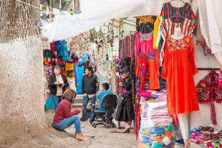 SAN CRISTOBAL, MEXICO - NOVEMBER 27: Unidentified vendors and people at a colorful open air market on November 27, 2016 in San Cristobal. Markets are popular tourist attractions in San Cristobal de las Casas.のeditorial素材