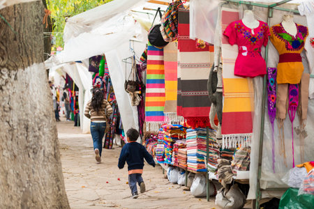 SAN CRISTOBAL, MEXICO - NOVEMBER 27: Unidentified children run through a colorful market on November 27, 2016 in San Cristobal. Markets are popular tourist attractions in San Cristobal de las Casas.のeditorial素材