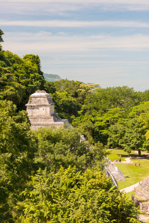 PALENQUE, MEXICO - NOVEMBER 29: Unknown people explore the mayan temple ruins surrounded by dense jungle on November 29, 2016 in Palenque. Palenque was declared a world heritage site by UNESCO in 1987.のeditorial素材