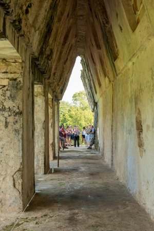PALENQUE, MEXICO - NOVEMBER 29: Unidentified people explore the mayan temple ruins on November 29, 2016 in Palenque. Palenque was declared a world heritage site by UNESCO in 1987.のeditorial素材