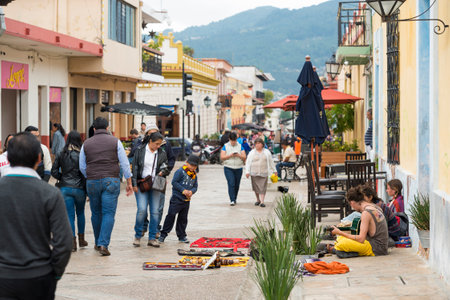 SAN CRISTOBAL, MEXICO - NOVEMBER 27: An unidentified child and woman look at jewelry by travelling vendors on a busy street on November 27, 2016 in San Cristobal. San Cristobal de las Casas is a popular tourist destination in the Chiapas state.のeditorial素材